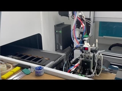 Funcionamento de equipamentos de produção automatizados em oficinas da empresa